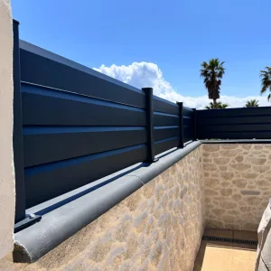 Clôture en alu sur un muret maison en IDF particulier