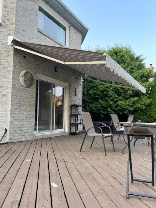 stores sur une terrasse